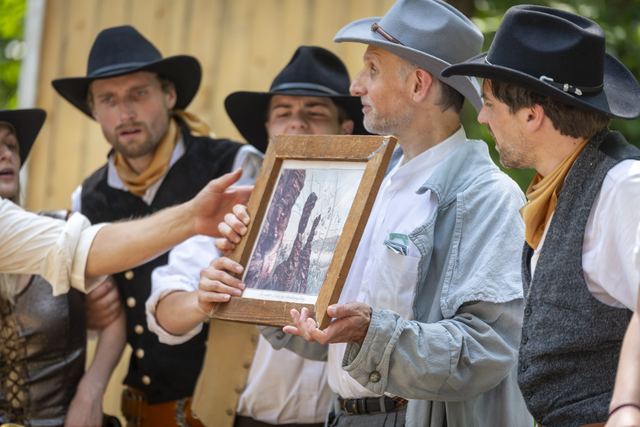 Szenenfoto „Das Geheimnis von Bielvalley“, SandsteinSpiele 2026, Foto 234